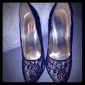 Shoedazzle  black laced heels